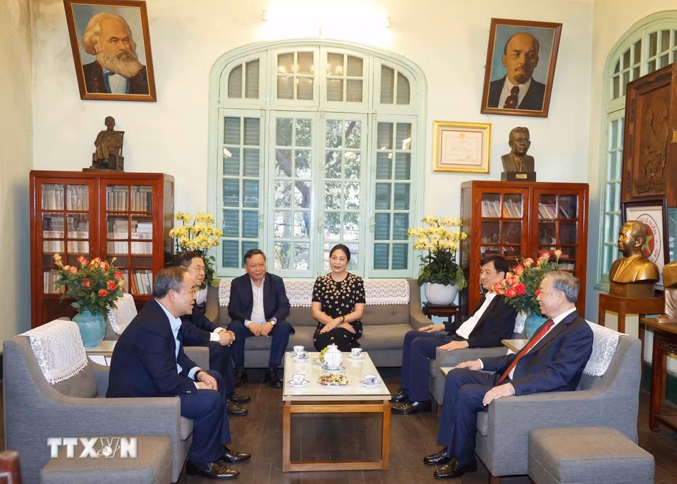 tong-bi-thu-thap-huong-tuong-nho-cac-dong-chi-lanh-dao-dang-nha-nuoc-da-tu-tran12.jpg