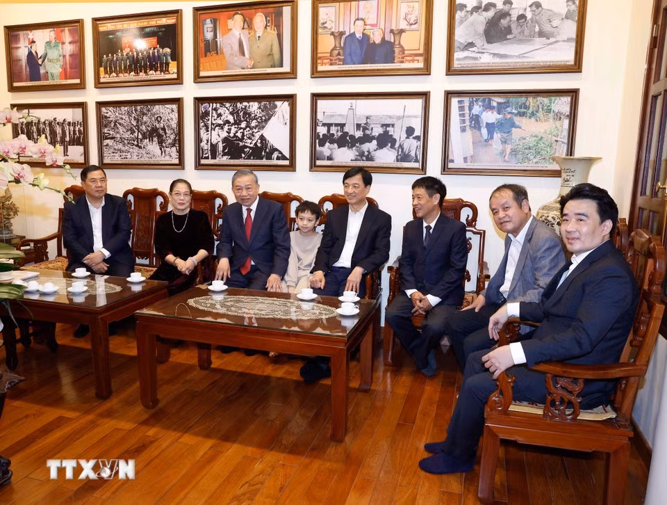 tong-bi-thu-thap-huong-tuong-nho-cac-dong-chi-lanh-dao-dang-nha-nuoc-da-tu-tran10.jpg