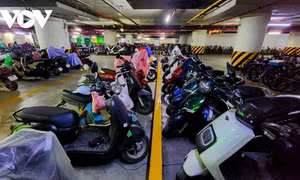 Nhiều hầm chung cư ở Hà Nội chỉ nhận gửi xe điện, chưa có chỗ sạc vì lo cháy nổ