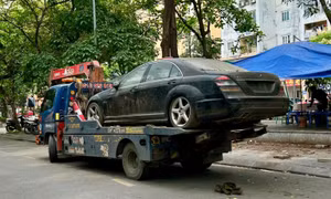 Công an thông tin về xe ô tô S63 bị 'bỏ quên' 10 năm ở vỉa hè ở Hà Nội