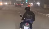 [Clip] Xe máy 'đánh võng' tạt ngang đầu ô tô gây bức xúc