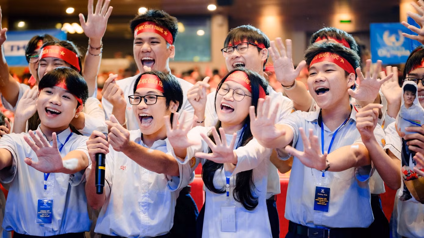 doan-truong-thpt-chuyen-quoc-hoc-hue.jpg