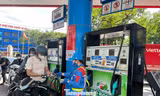 Xăng sinh học E10: Người mua rụt rè, e ngại 