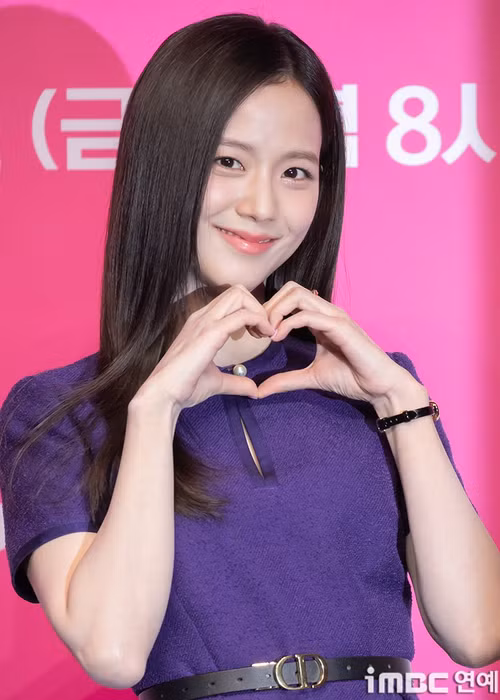 Jisoo trong buổi ra mắt phim Newtopia.