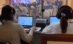 Nghề phiên dịch cabin trước áp lực thời đại: Liệu có "gục ngã" trước làn sóng AI?