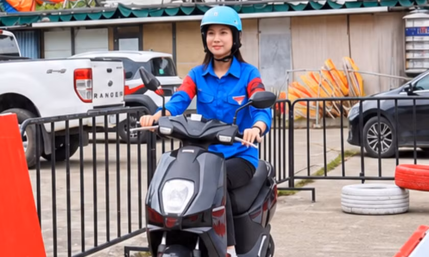 Tuổi trẻ Thái Nguyên học xử lý sự cố khi đi xe máy, xe điện an toàn