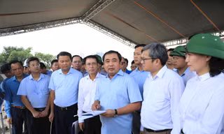 Bí thư Hà Nội kiểm tra các dự án giao thông hướng tâm quan trọng 
