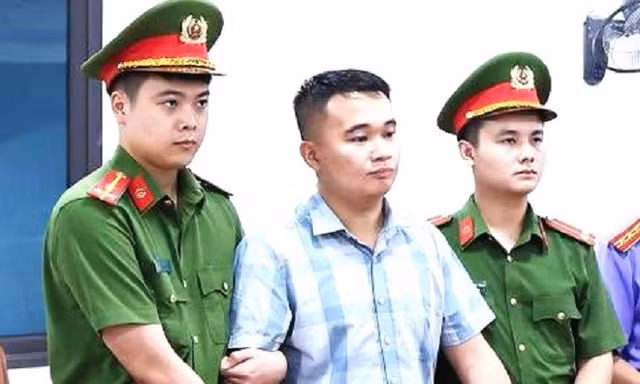 Phê chuẩn lệnh bắt khẩn cấp nam giáo viên trong vụ điểm Toán cao bất thường ở Tuyên Quang 