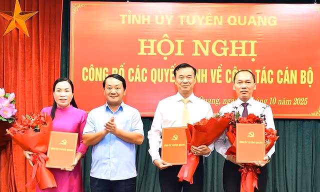 Công bố các quyết định của Tỉnh ủy Tuyên Quang về công tác cán bộ