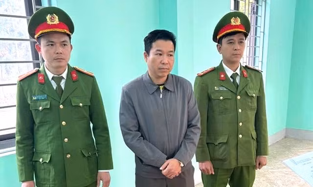 Cán bộ Ban Quản lý dự án lập công ty sân sau để trục lợi bất chính