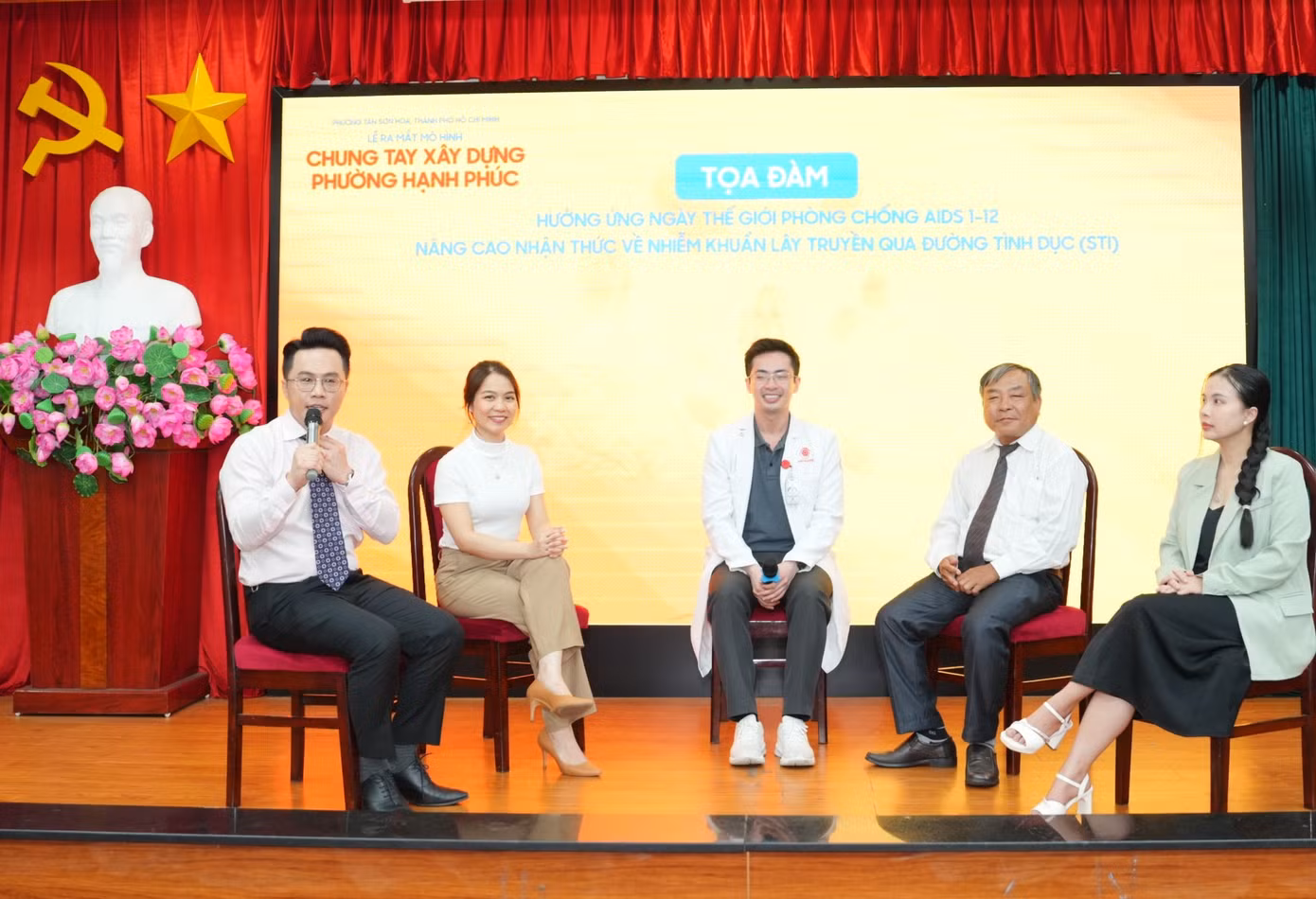 trong-khuon-kho-su-kien-toa-dam-ngai-hoi-nhung-muon-biet-duoc-to-chuc-voi-su-tham-gia-cua-cac-chuyen-gia-y-te.jpg
