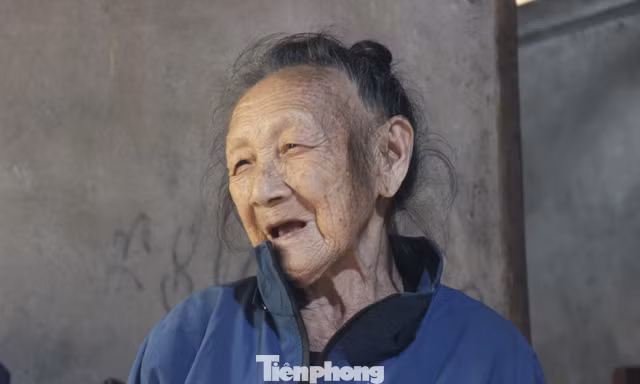 Cụ bà 111 tuổi ở Phú Thọ minh mẫn hiếm có, hằng ngày tự chăm sóc bản thân