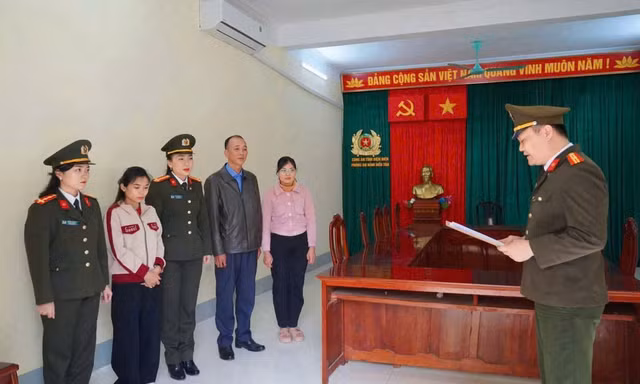 ‘Mượn’ thông tin cá nhân, điện thoại của bạn bè rồi biến họ thành con nợ 