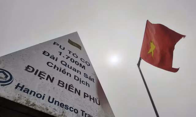 Đoàn công tác khảo sát tuyến tham quan Di tích Đài quan sát Chiến dịch Điện Biên Phủ trên đỉnh Pú Tó Cọ