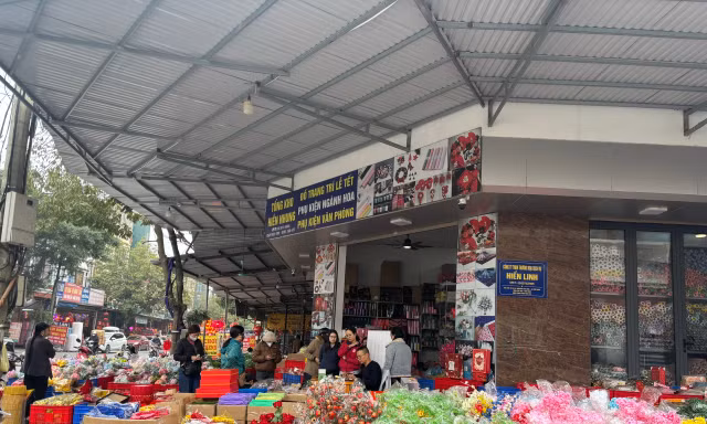 Tiểu thương khu chợ hàng đầu miền Bắc mở cửa buôn bán trở lại