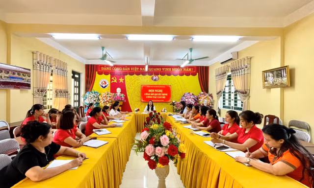 Hiệu trưởng ở Tuyên Quang bị đình chỉ công tác vì xuất hiện nhiều túi lạc mốc trong bếp ăn