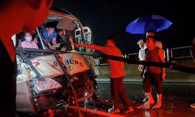 Tai nạn trên cao tốc Tuyên Quang - Phú Thọ, ít nhất 10 người bị thương