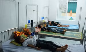 Nhân viên y tế ‘tố’ nữ phó hiệu trưởng độc quyền bếp ăn 