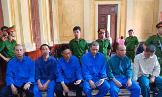 Các bị cáo tại phiên tòa.