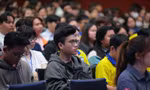 Rất đông các bạn sinh viên tham dự tại chương trình.