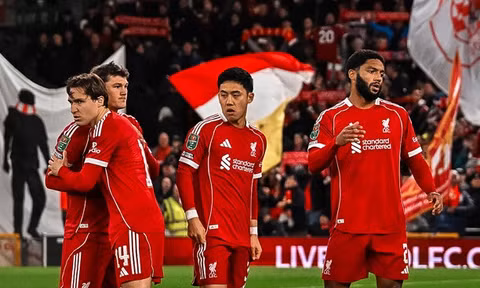 Liverpool đại bại ở Cúp Liên đoàn Anh, thua 5 trận liên tiếp ở giải quốc nội