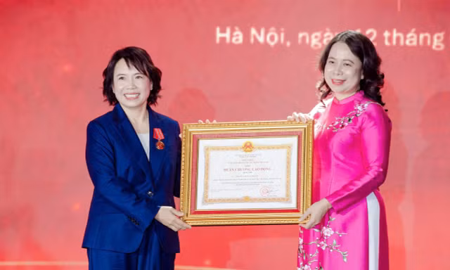 Chủ tịch Tập đoàn Tân Á Đại Thành được tặng Huân chương Lao động hạng Nhì