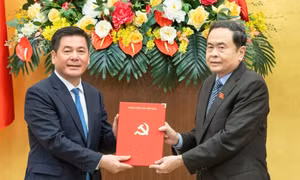 Bộ trưởng Bộ Công Thương Nguyễn Hồng Diên làm Phó Bí thư chuyên trách Đảng ủy Quốc hội