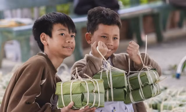 Mang xuân đến với học sinh khuyết tật