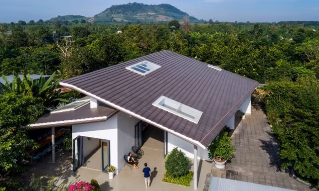 Ngôi nhà vùng quê dành không gian lớn để ba thế hệ sum họp