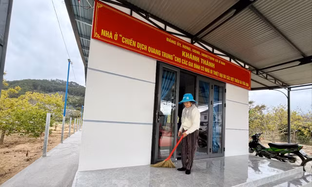 Người dân vùng lũ phấn khởi đón Tết trong ngôi nhà mới