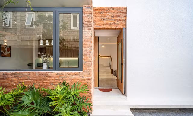 Nhà phố 300m2 lấy cảm hứng từ gạch đỏ