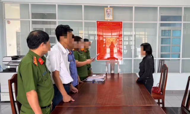 Công an khám xét nhiều phòng bác sĩ tại một trung tâm y tế ở Lâm Đồng