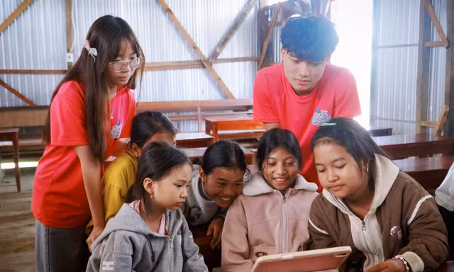 Những 'thầy cô nhí' gieo kỹ năng sống vùng sâu Nam Tây Nguyên