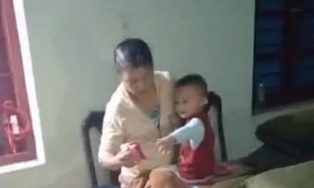 Sập nhà trong đêm bão, Công an Đắk Lắk cứu hộ 3 người 