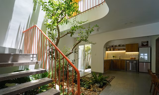 Nhà phố 2,5 tầng tràn ngập ánh sáng tự nhiên