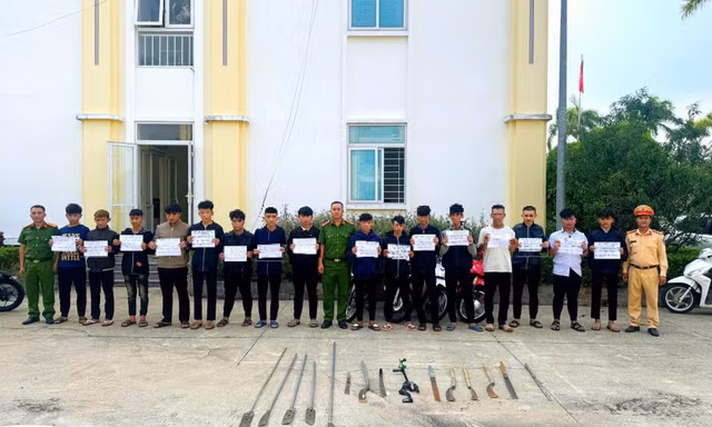 Nhiều học sinh liên quan vụ hàng chục đối tượng mang hung khí đi giải quyết mâu thuẫn