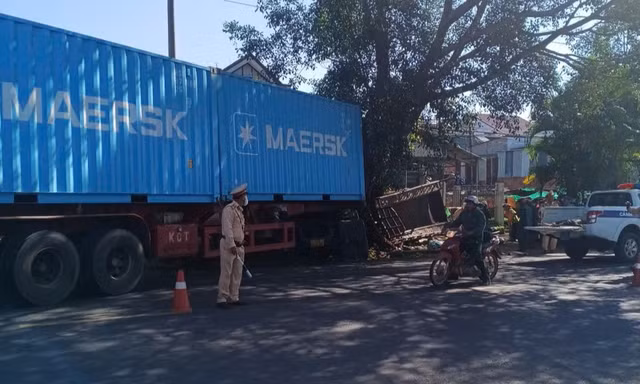 Vụ xe đầu kéo va chạm xe công nông: Thêm 1 người tử vong