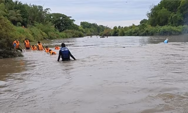 Nam sinh mất tích khi tắm sông cùng bạn