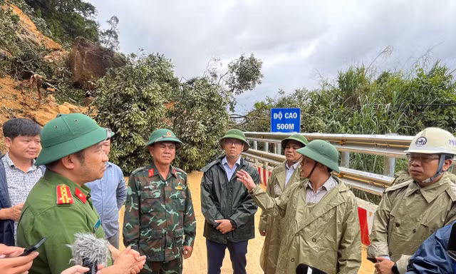 Hiện trường vụ sạt lở trên đèo Khánh Lê.