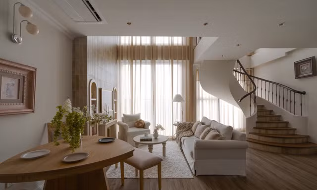 Căn hộ duplex trong trẻo với bảng 'màu ban mai'