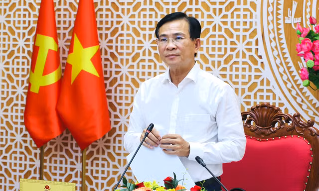 Nhiều biệt thự xây dựng dở dang, bỏ hoang thời gian dài ở hồ Tuyền Lâm.