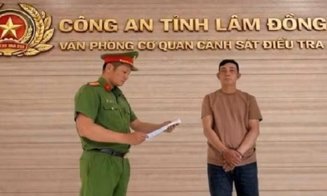 Bắt cựu nhân viên ngân hàng lừa khách hàng gần 1,7 tỷ đồng
