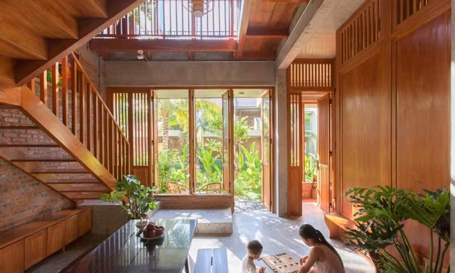 Cải tạo nhà cũ Hội An bằng gỗ và vải với không gian ấn tượng