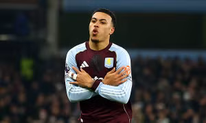 Rogers lập cú đúp, Aston Villa hạ gọn MU