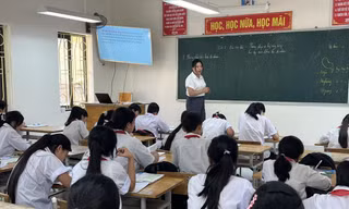 Miễn học phí, phụ huynh vẫn 'còng lưng' vì nhiều khoản thu 