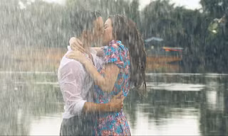 MV “Cả một trời thương nhớ” có nhiều cảnh nồng nàn nhưng không bị chê lố