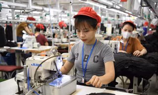 Doanh nghiệp Việt lo đối mặt chi phí tăng cao do thuế đối ứng 20% từ Mỹ. Ảnh: Như Ý