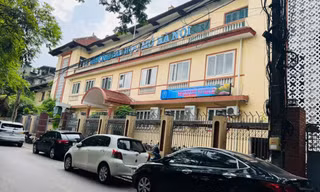 Trụ sở Nhà B101 Nguyễn Hiền của Trường ĐH Mở Hà Nội Ảnh: HOA BAN 