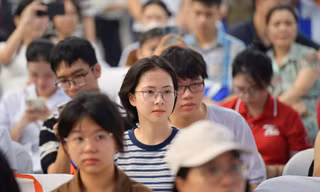Khó như trượt đại học 