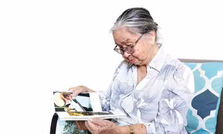 Nữ tình báo và tình yêu đắm đuối áo dài